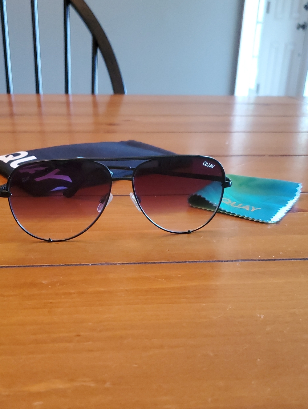 Quay Black High Key Aviator Sunglass